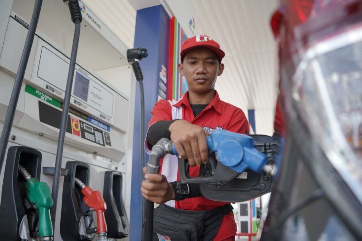 Pengamat nilai ada dua faktor Pertamina tak naikkan nilai tukar BBM